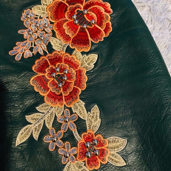 Studded leather mini skirt - Picture 3 of 7